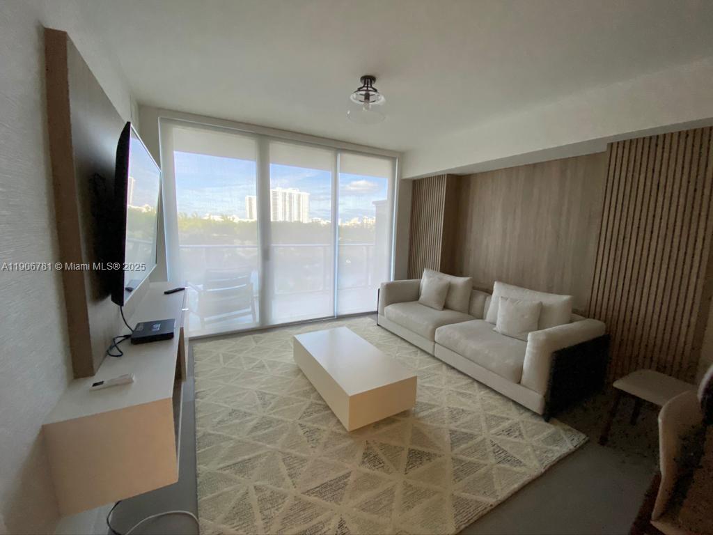 North Miami Beach Condo: 16385 Biscayne Boulevard