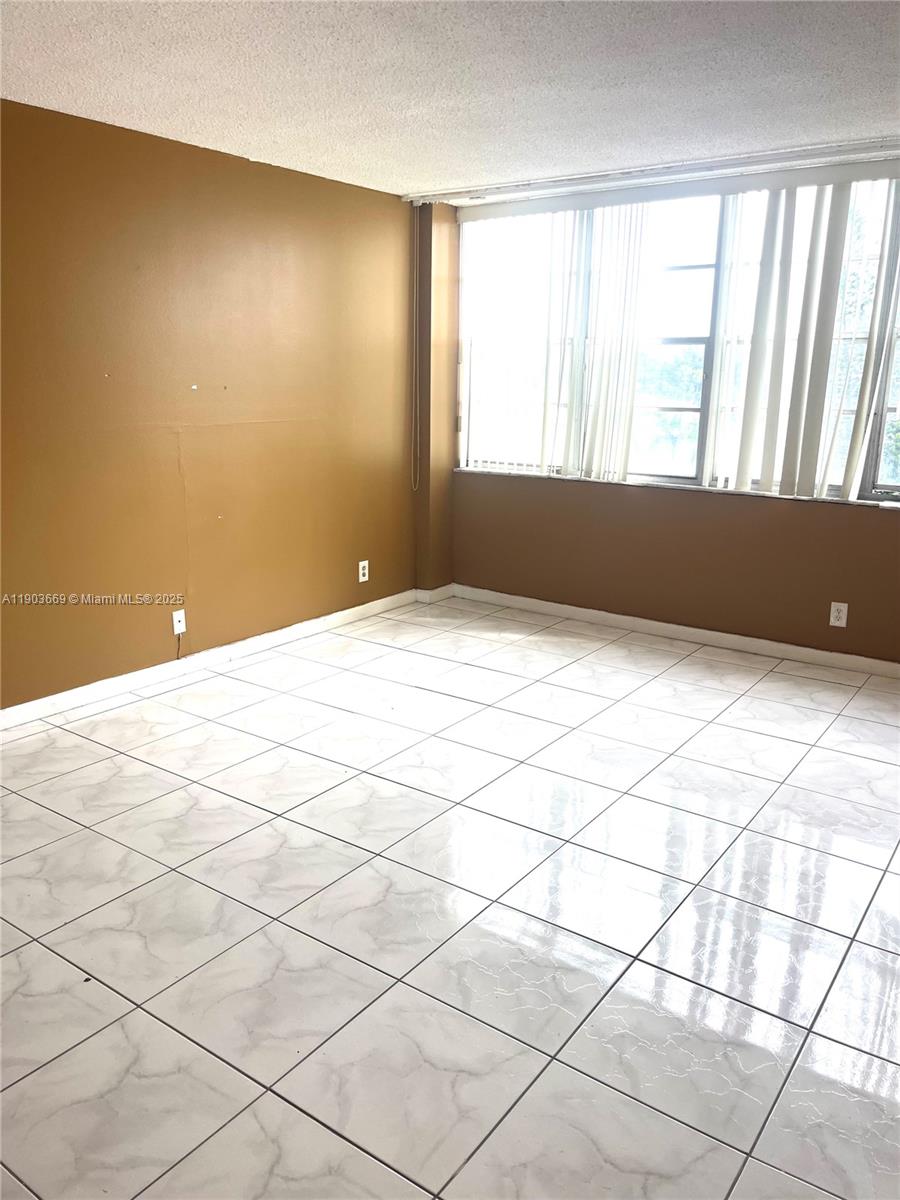 North Miami Beach Condo: 2025 Northeast 164th Street