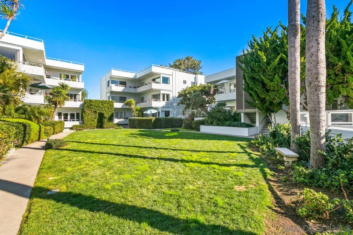 La Jolla Condo: 2368 Torrey Pines Road