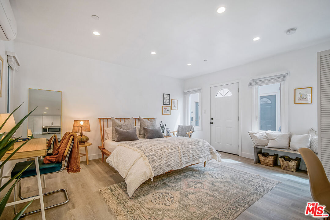 Santa Monica Condo: 1217 9th Street