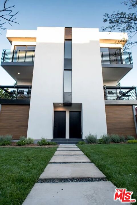 Los Angeles Condo: 803 North Harvard Boulevard