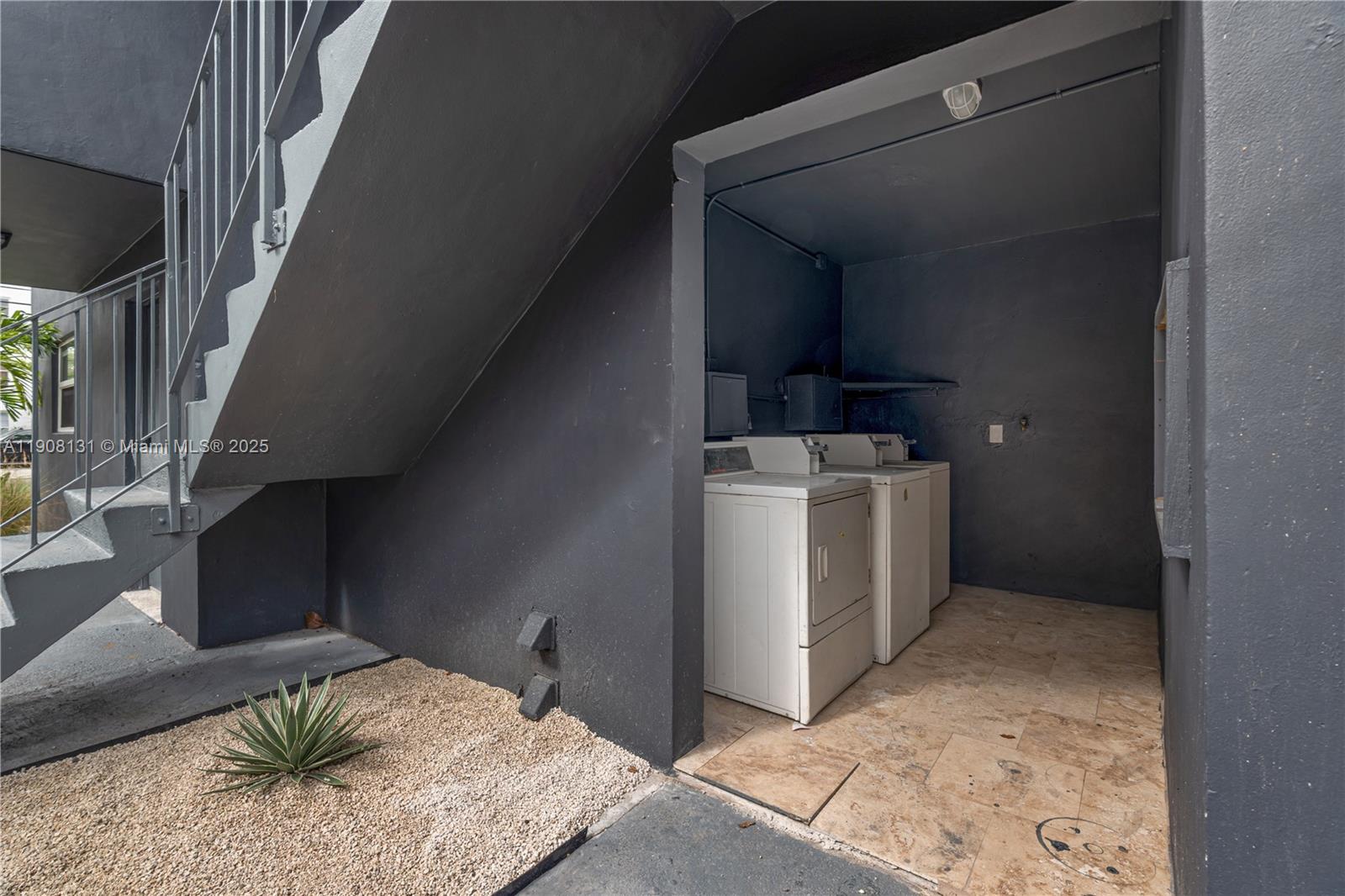 Miami Condo: 421 Southwest 9th Street