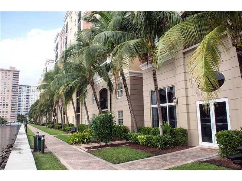 Sunny Isles Beach Condo: 17100 North Bay Road
