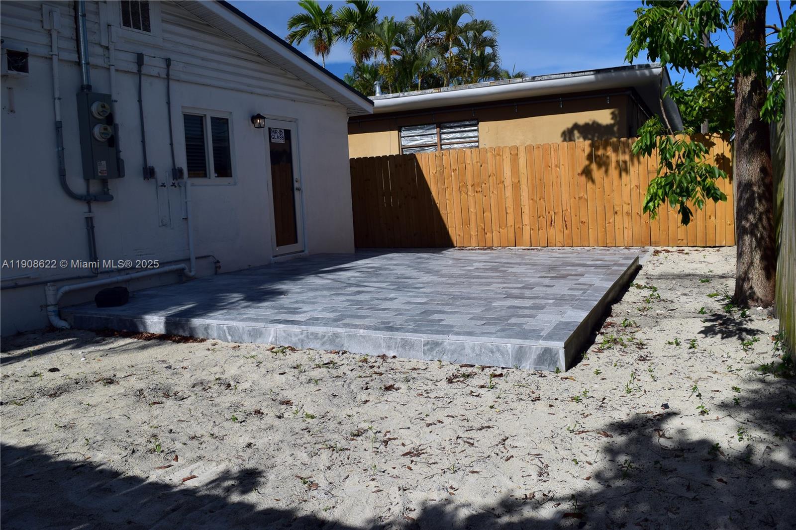 Hallandale Beach Condo: 622 Northeast 6th Street