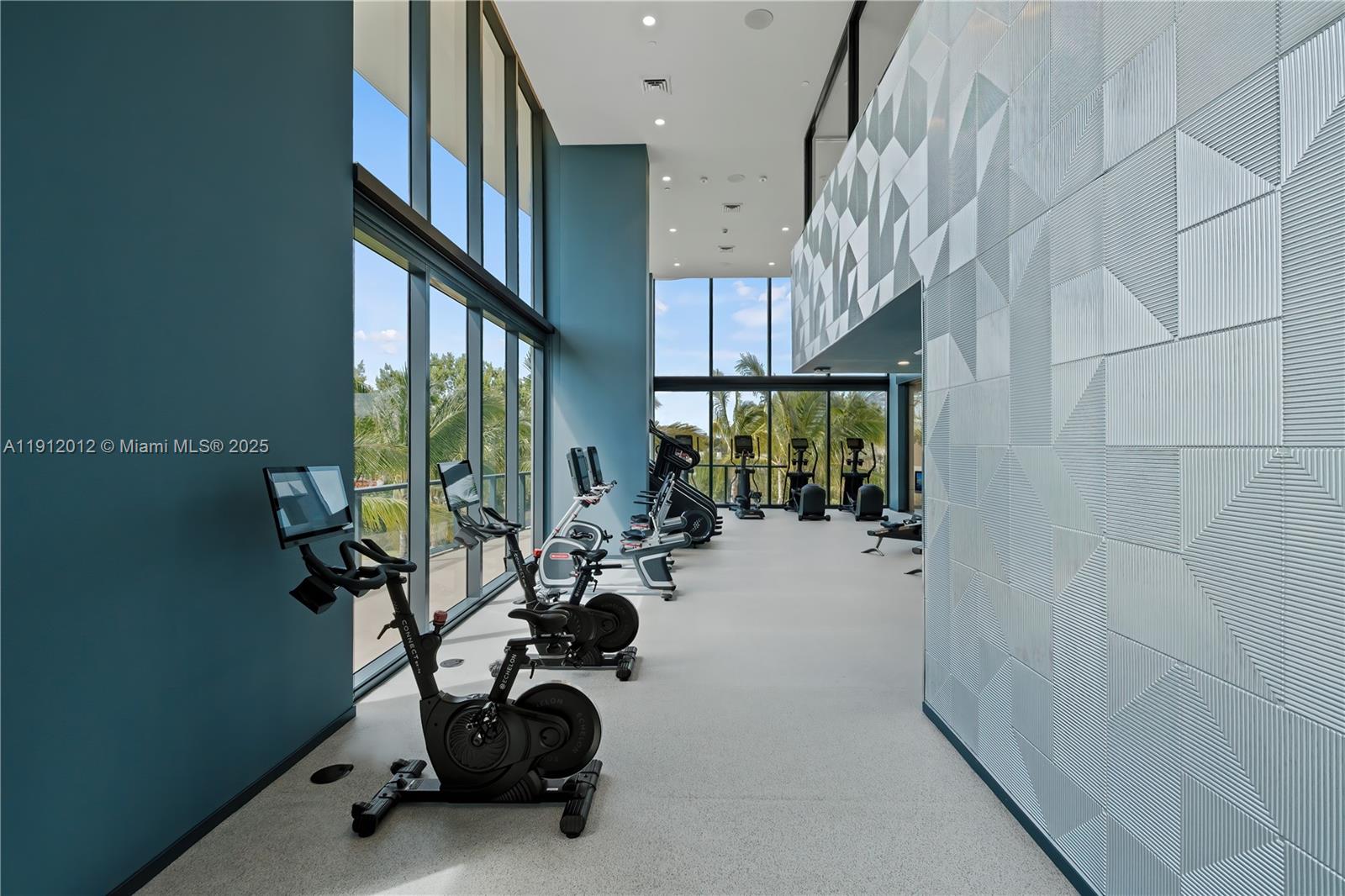 Hallandale Beach Condo: 101 Diplomat Parkway