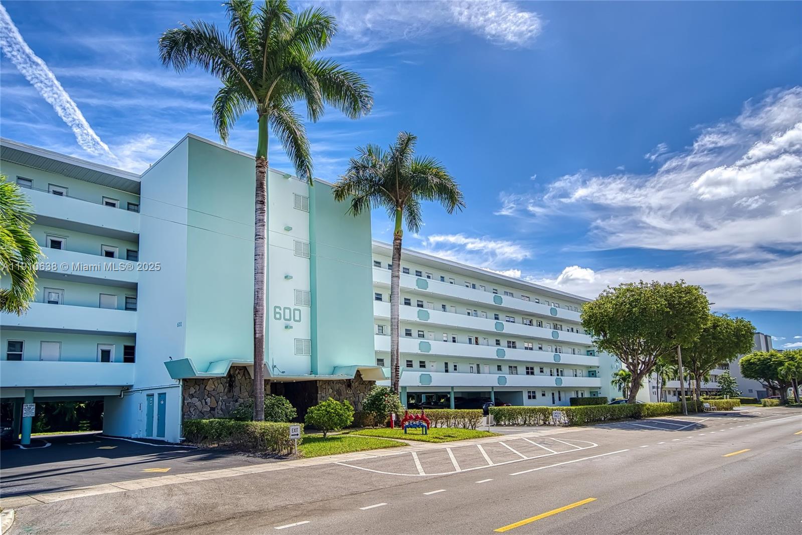 Hallandale Beach Condo: 600 Northeast 14th Avenue