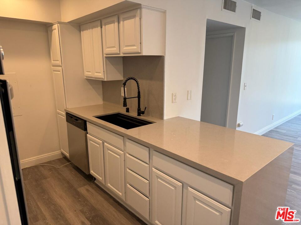 West Hollywood Condo: 1351 North Crescent Heights Boulevard