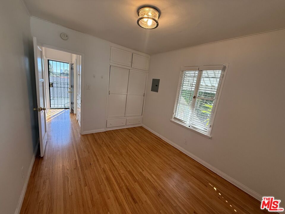 West Hollywood Condo: 1155 North Genesee Avenue