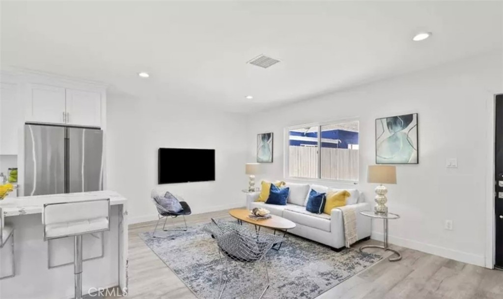 North Hollywood Condo: 11453 Calvert Street