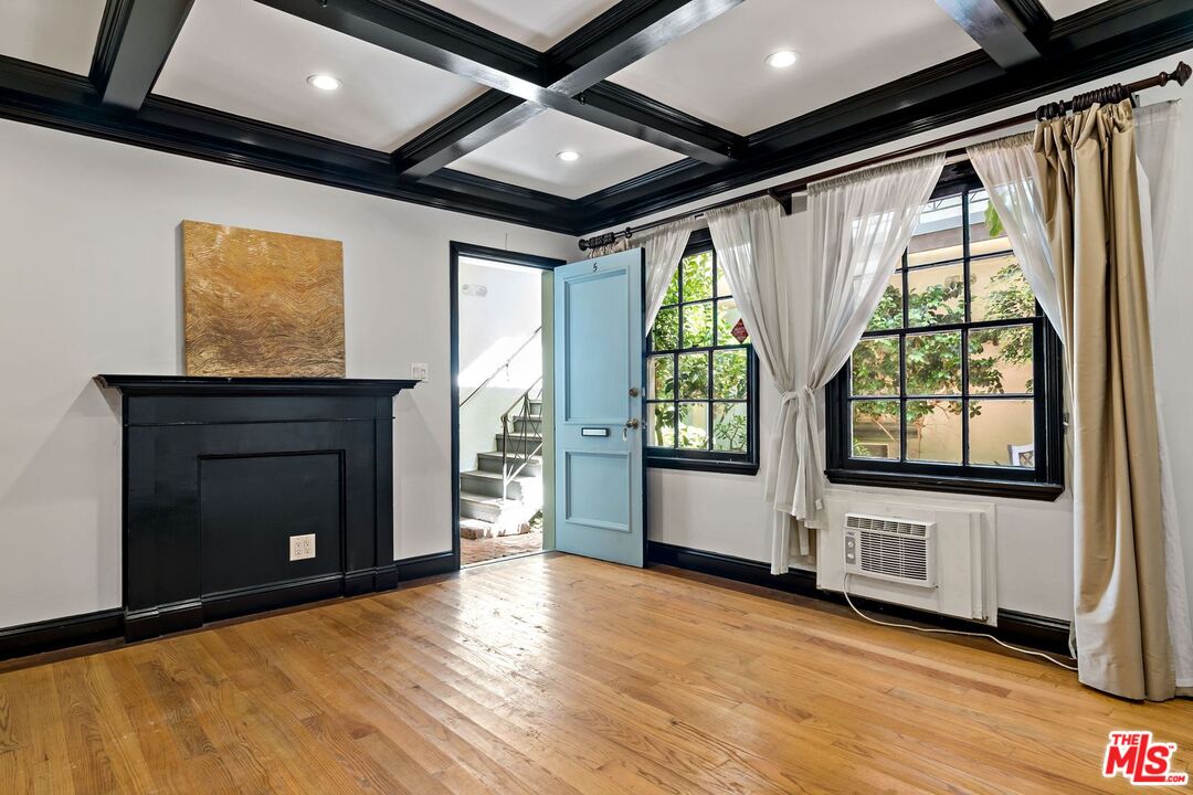 Los Angeles Condo: 1324 Westwood Boulevard