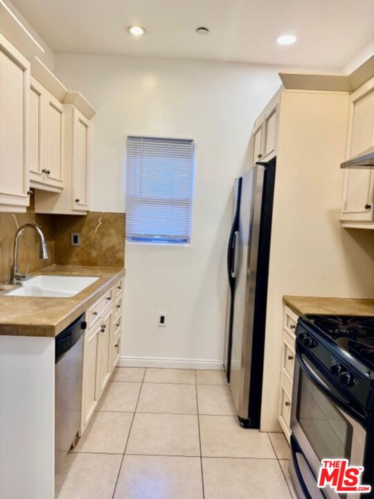 West Hollywood Condo: 917 North Sierra Bonita Avenue