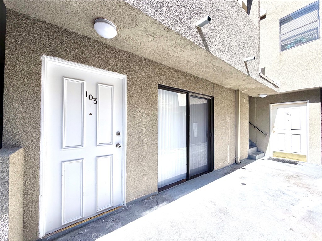 Sherman Oaks Condo: 13512 Moorpark Street