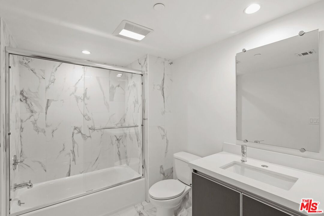 Los Angeles Condo: 1539 Purdue Avenue