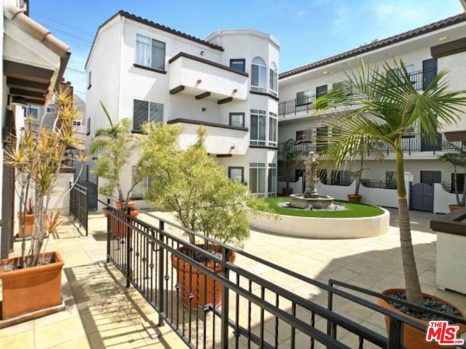 Los Angeles Condo: 10560 Santa Monica Boulevard