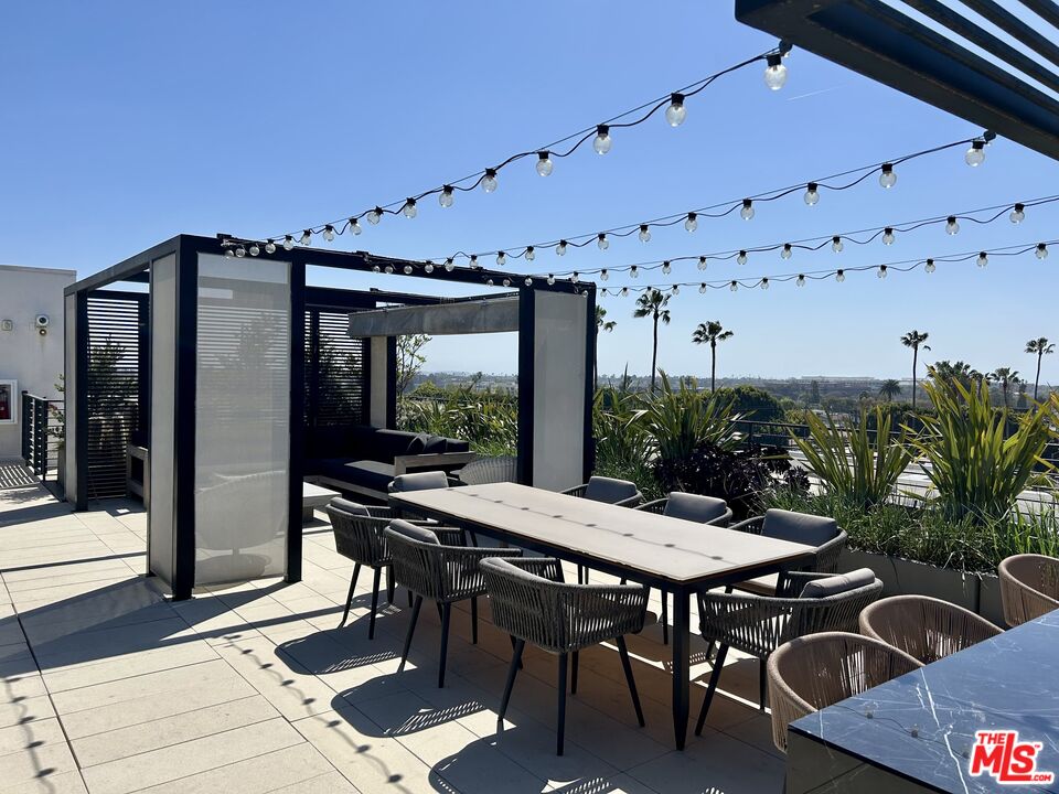 Los Angeles Condo: 12431 Rochester Avenue