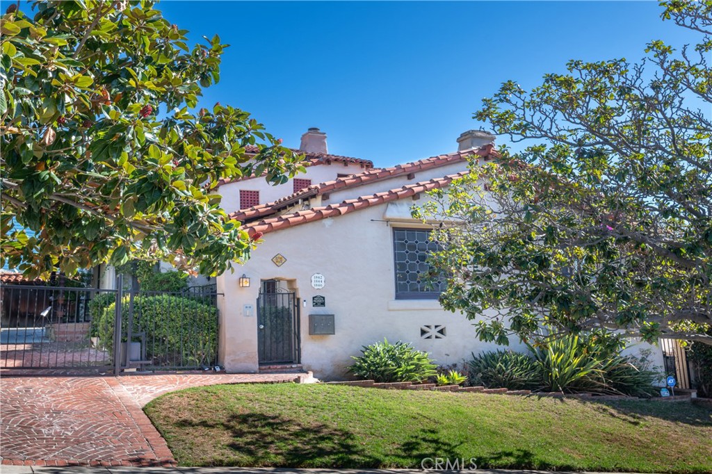 Los Angeles Condo: 1846 Holmby Avenue