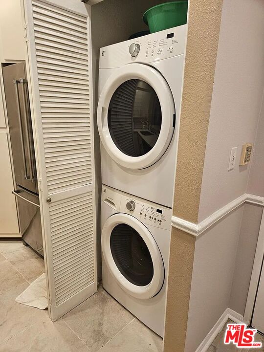 Los Angeles Condo: 12211 Idaho Avenue