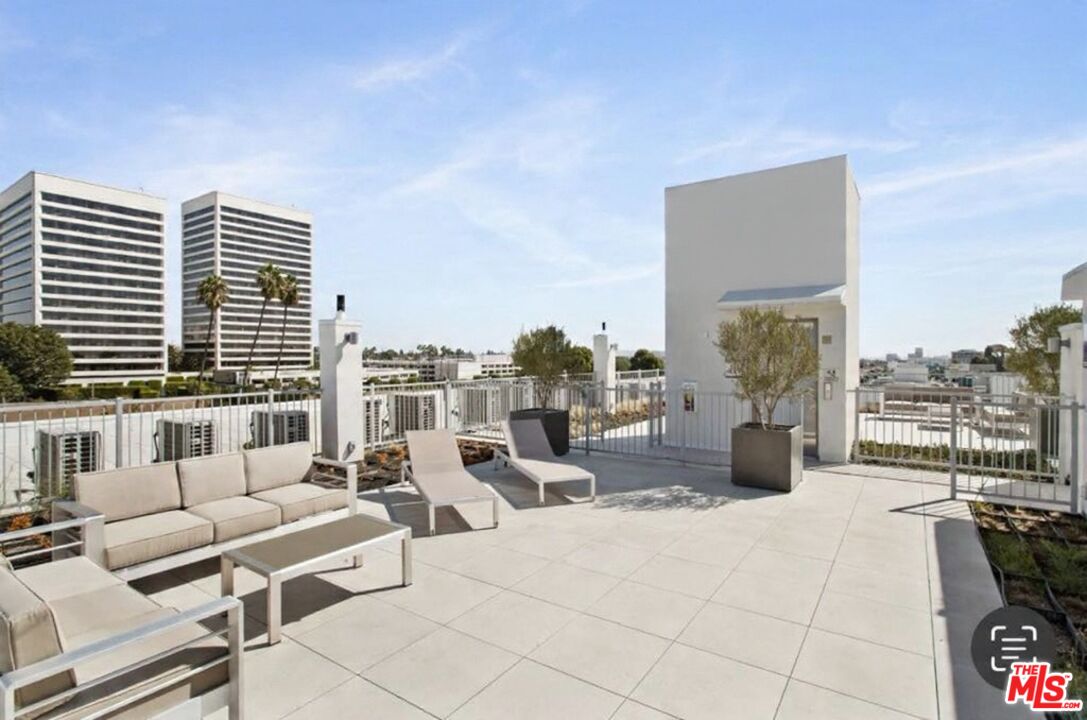 Los Angeles Condo: 1650 Sawtelle Boulevard