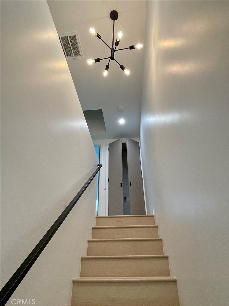 Los Angeles Condo: 611 West 41st Place