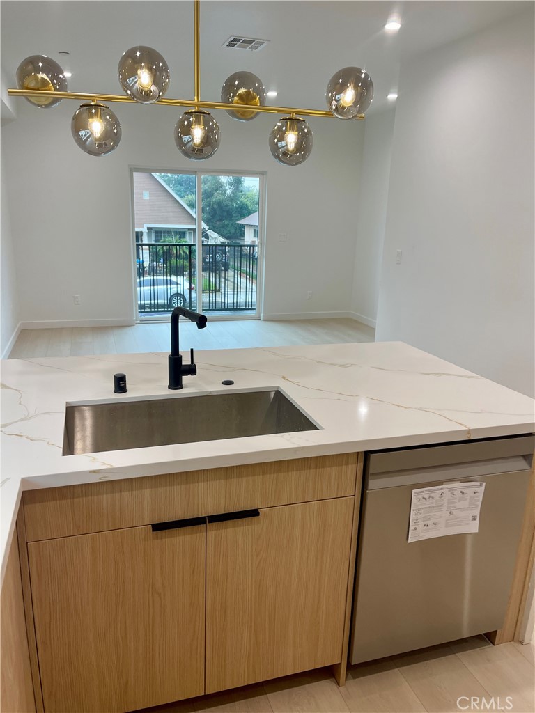 Los Angeles Condo: 611 West 41st Place