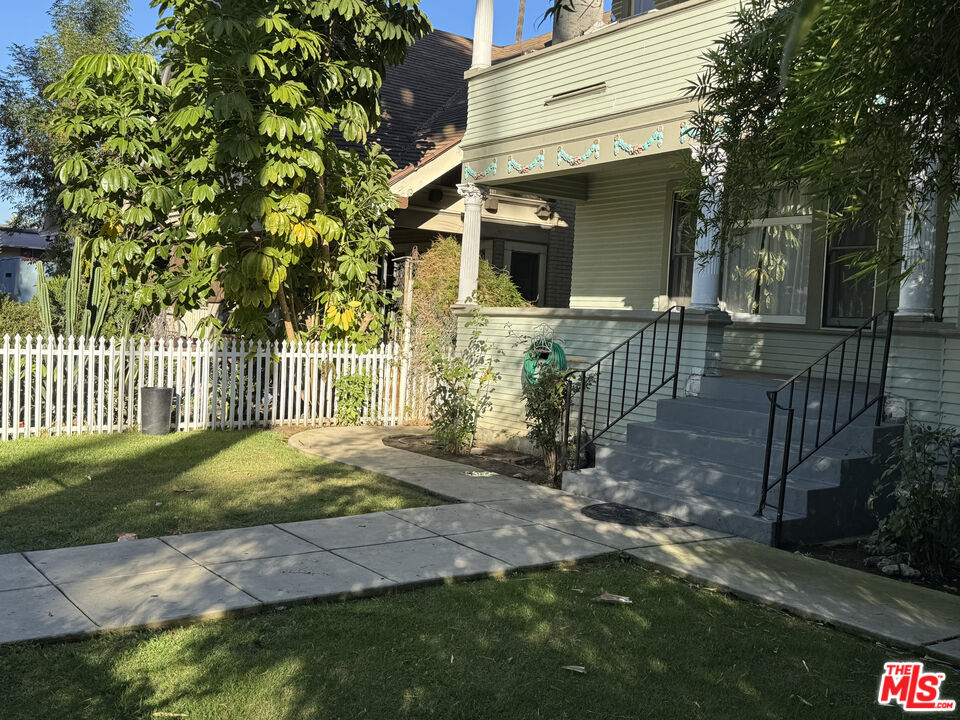 Los Angeles Condo: 446 South St Louis Street