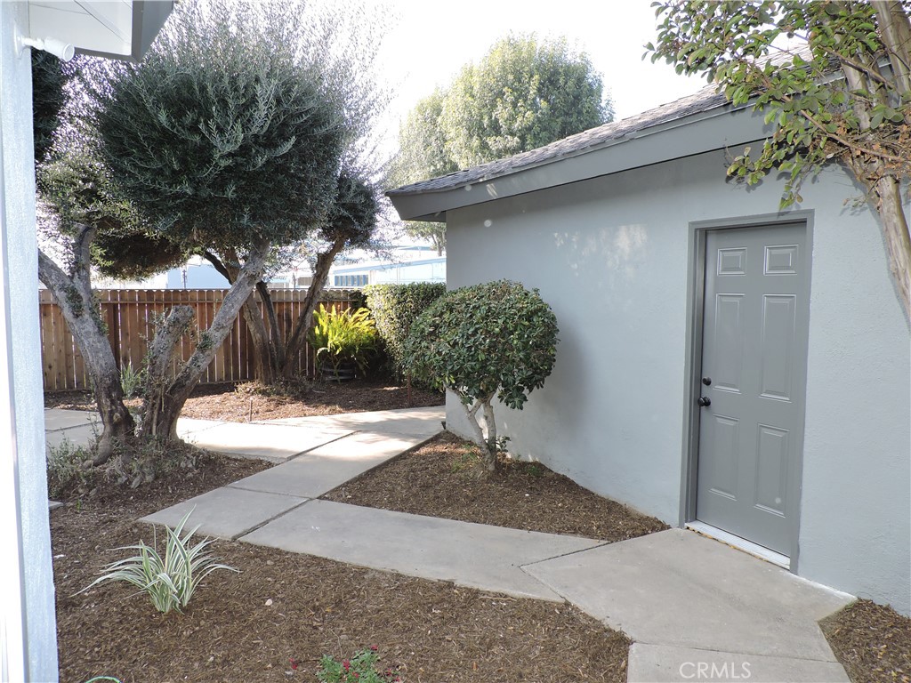 Santa Ana Condo: 501 East Buffalo Avenue