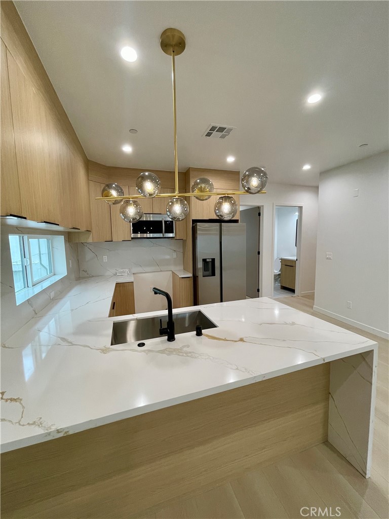 Los Angeles Condo: 613 West 41st Place