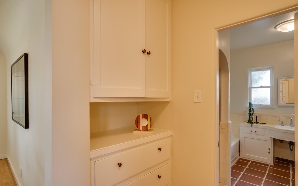 Alhambra House: 329 E Adams Ave