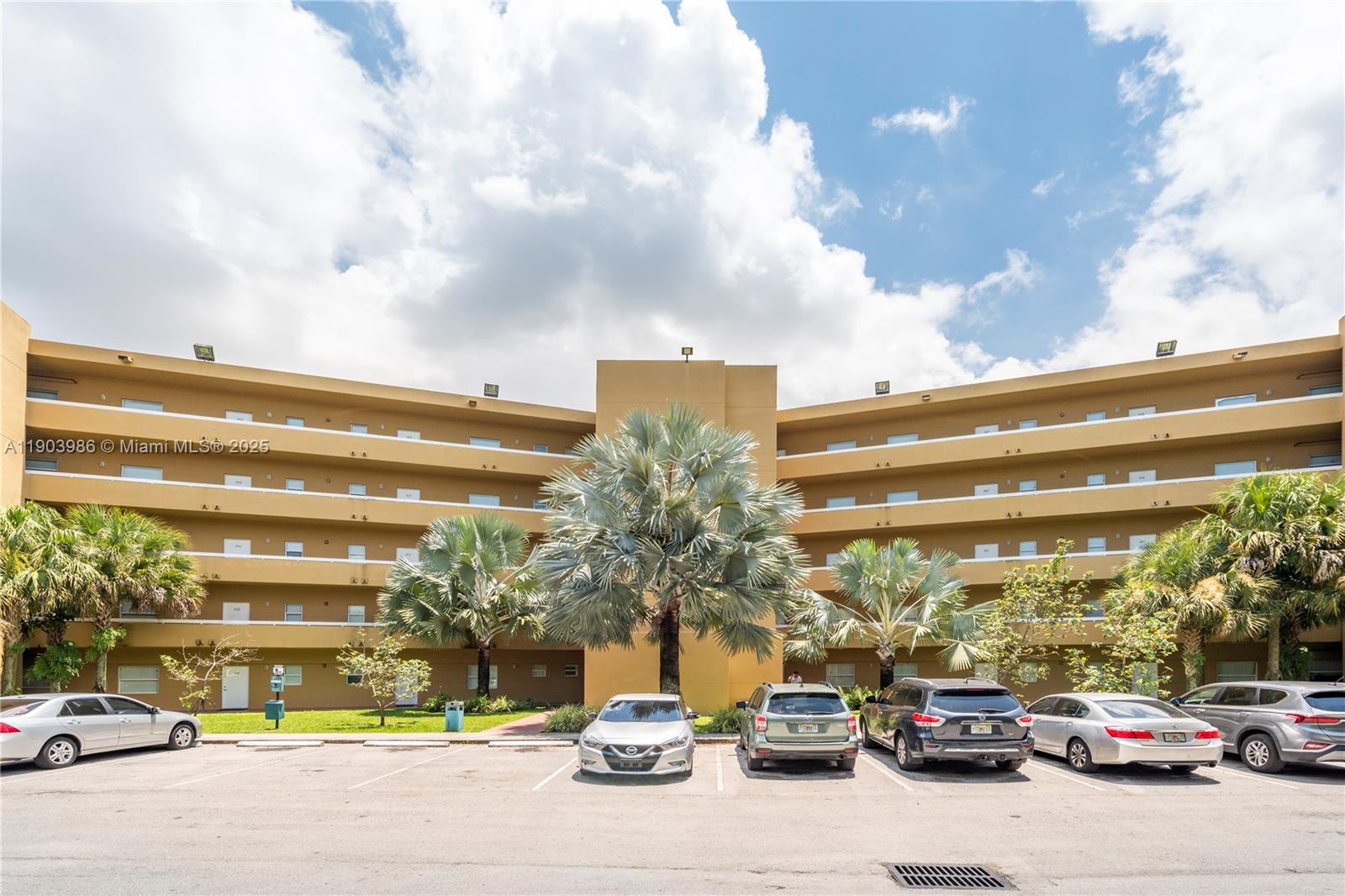 Dania Beach Condo: 4137 Stirling Road