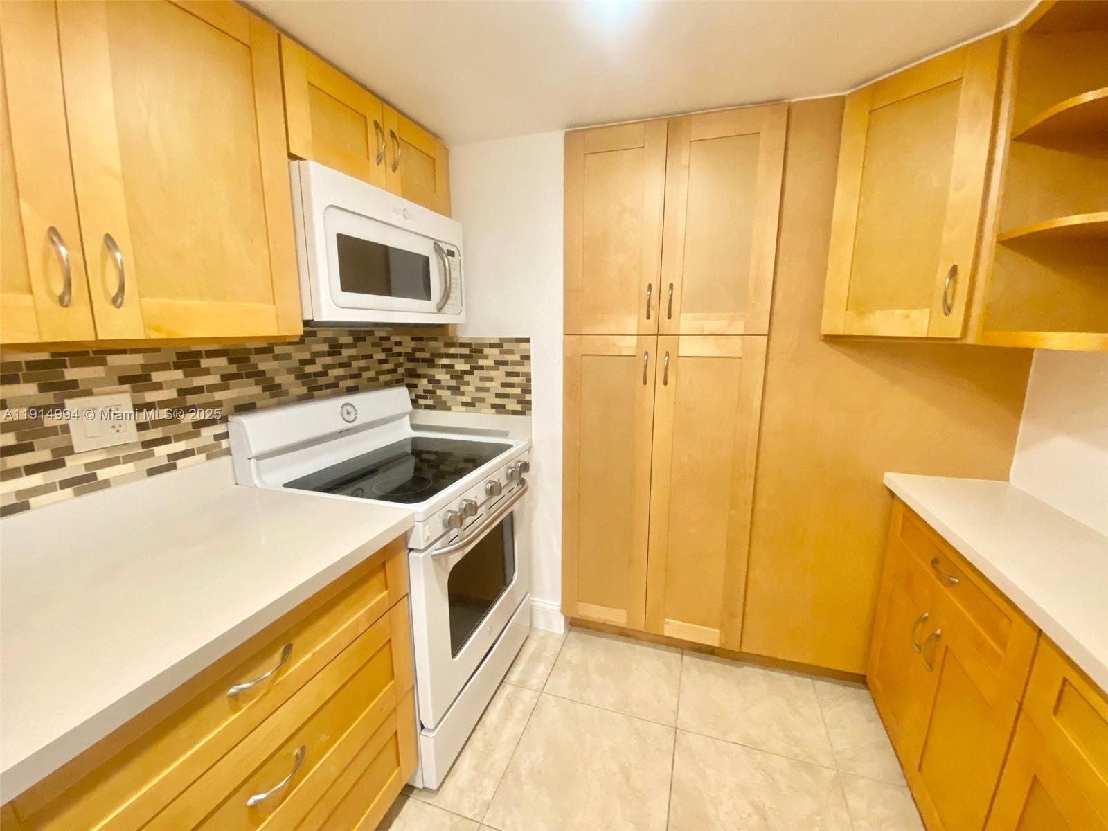 Davie Condo: 6568 Southwest 41st Place