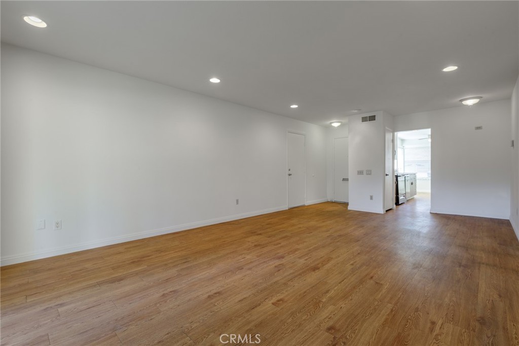 Camarillo Condo: 11220 Village 11