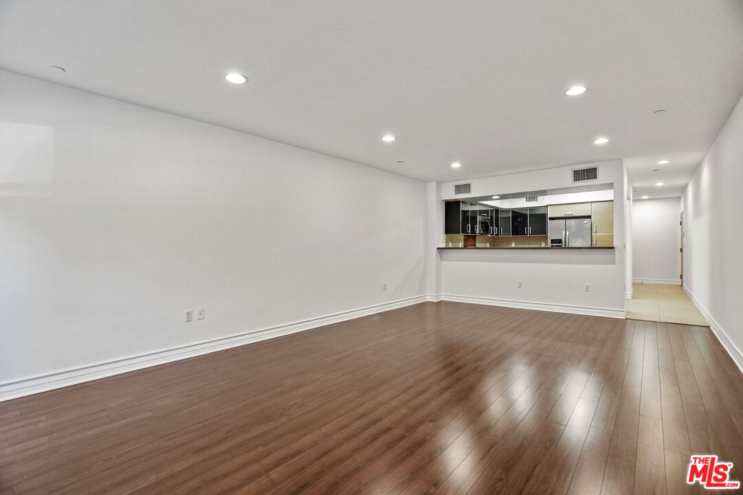 Los Angeles Condo: 1500 Purdue Avenue