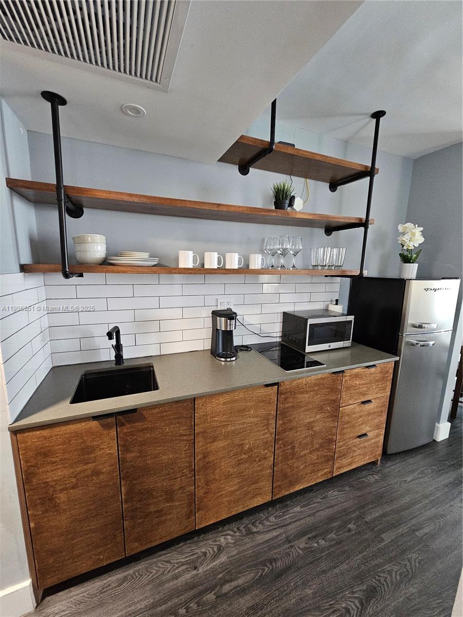 Sunny Isles Beach Condo: 19201 Collins Avenue