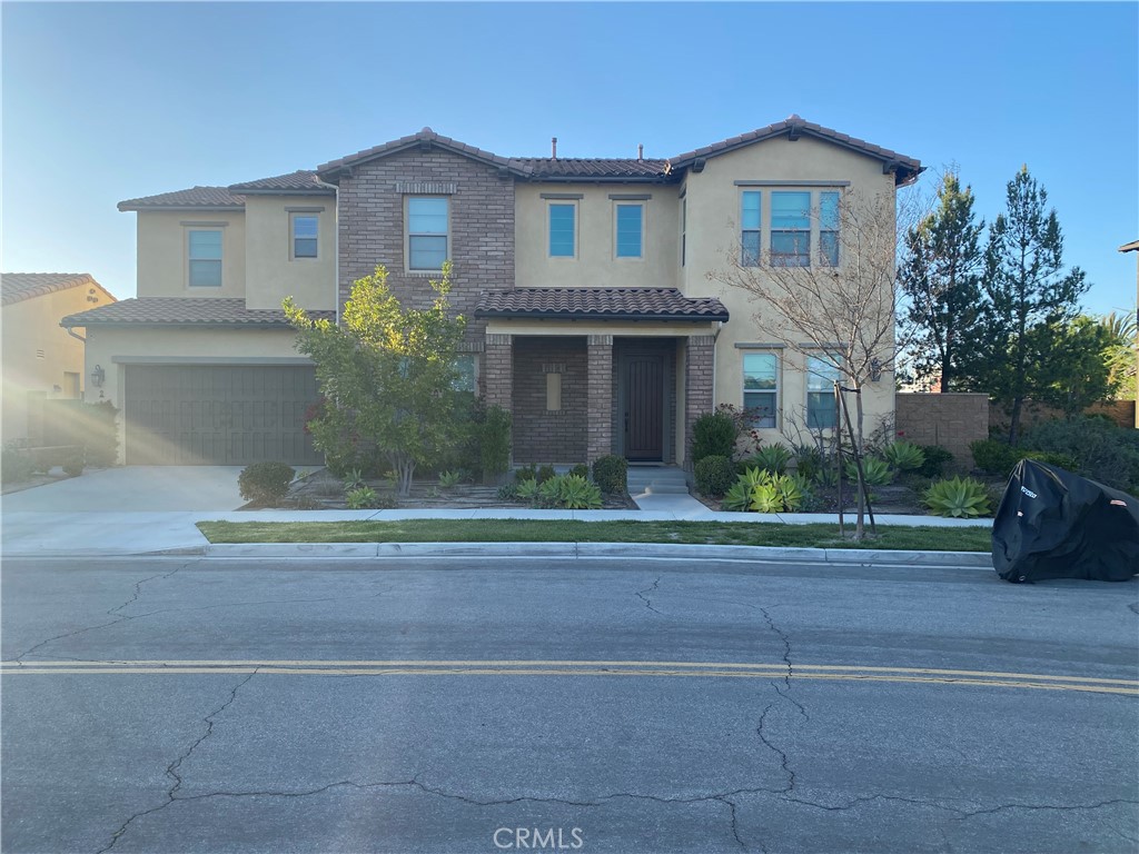 Tustin Condo: 2 Stafford Place