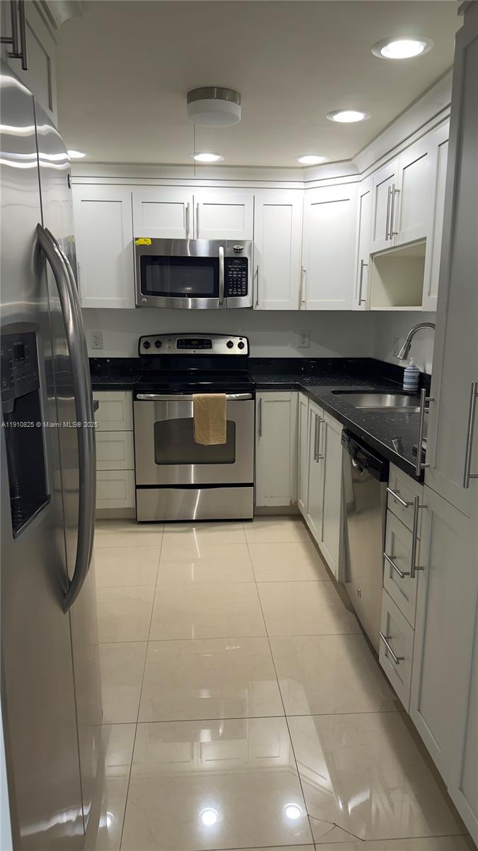 Sunny Isles Beach Condo: 400 Kings Point Drive