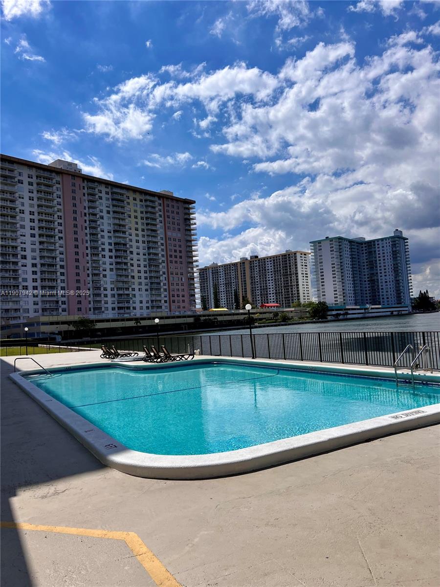 Sunny Isles Beach Condo: 17600 North Bay Road