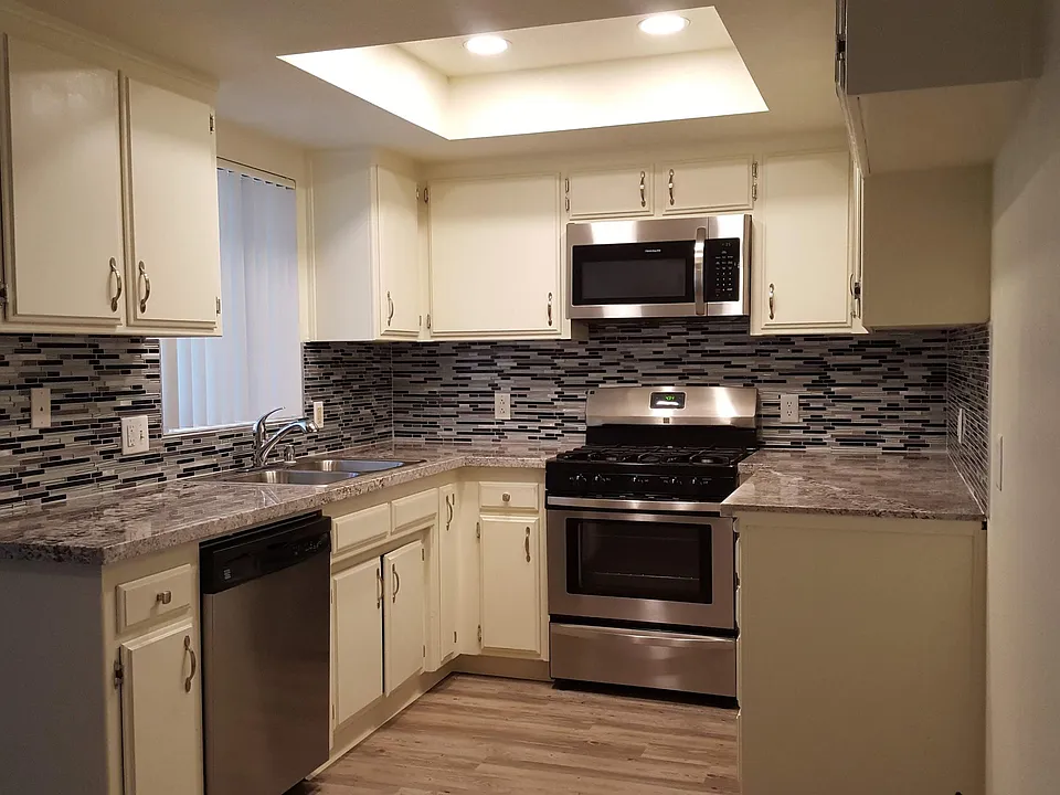 Lancaster Townhome: 43253 20th St W