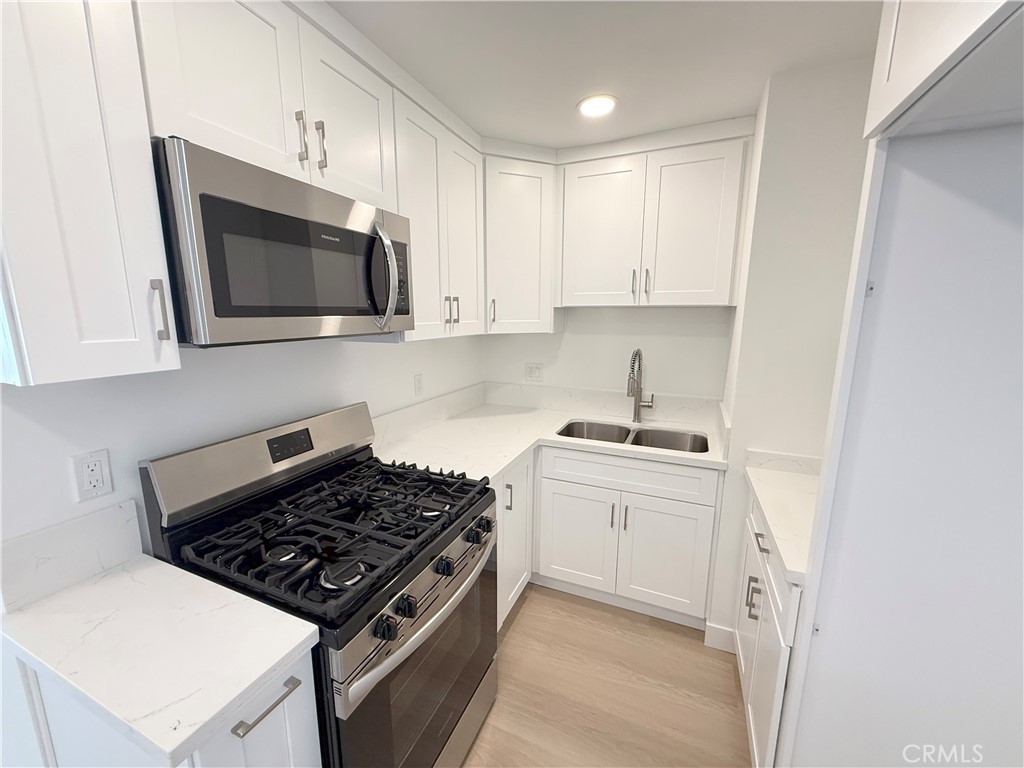 Glendale Condo: 3016 Honolulu Avenue