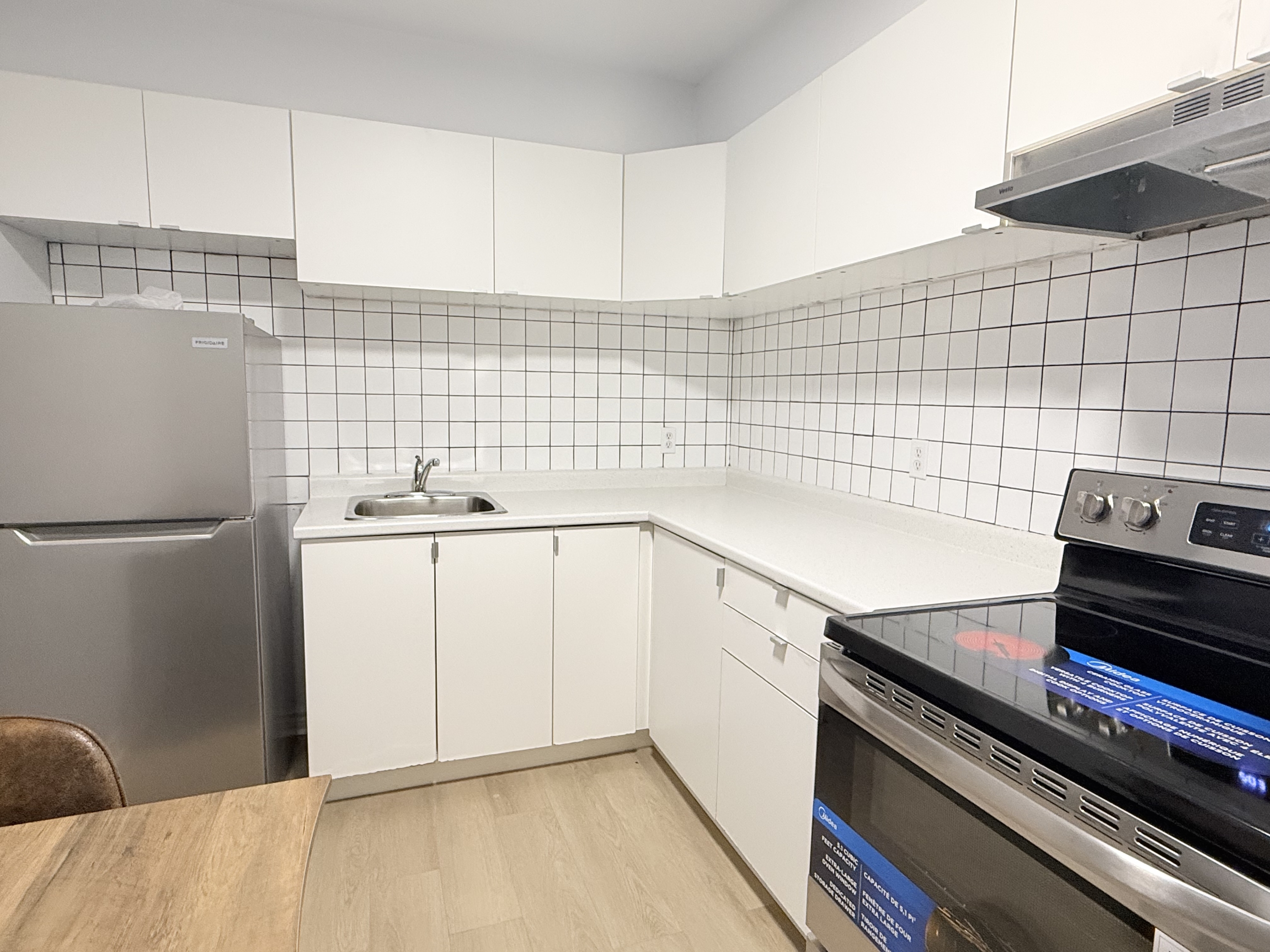 Windsor Condo: 1989 Wyandotte St W