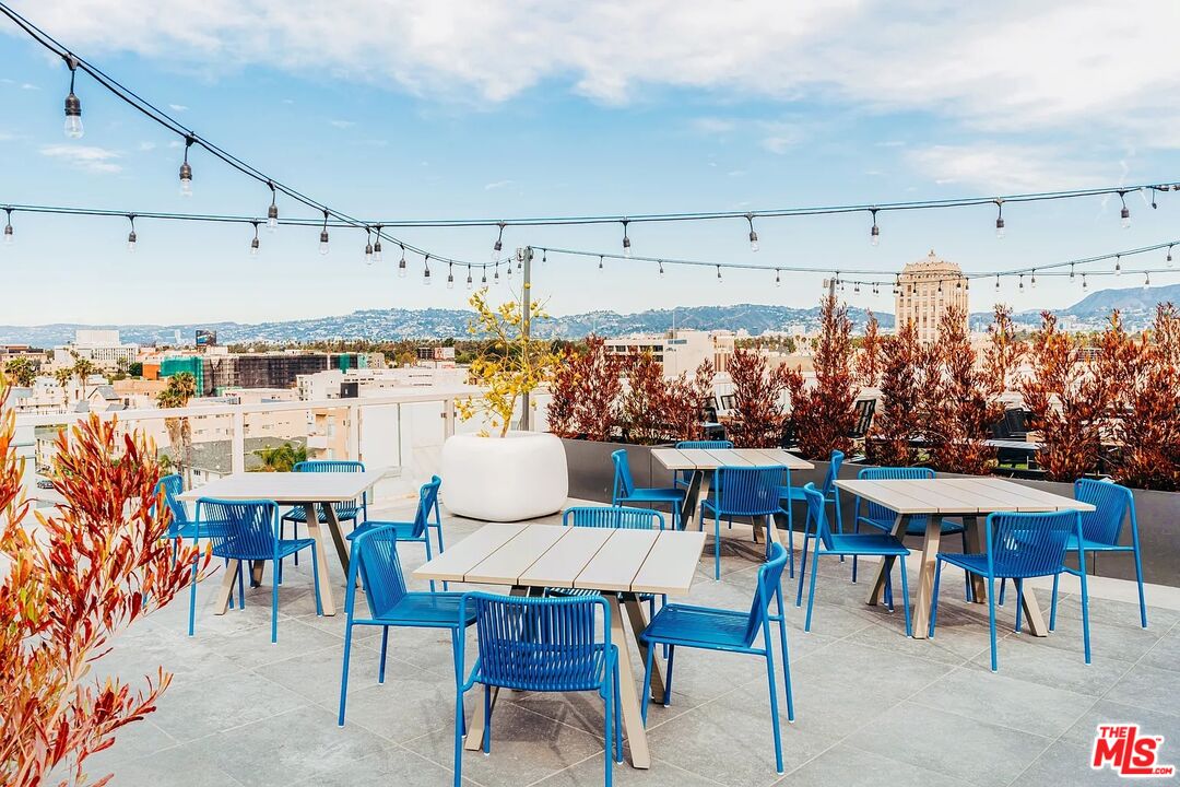 Los Angeles Condo: 700 South Manhattan Place