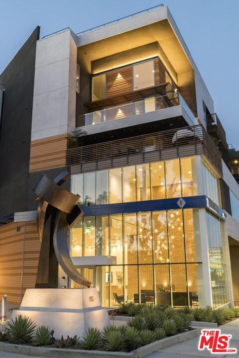 Burbank Condo: 3425 West Olive Avenue