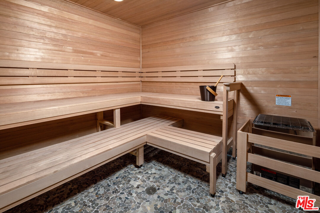 Los Angeles Condo: 750 South Oxford Avenue