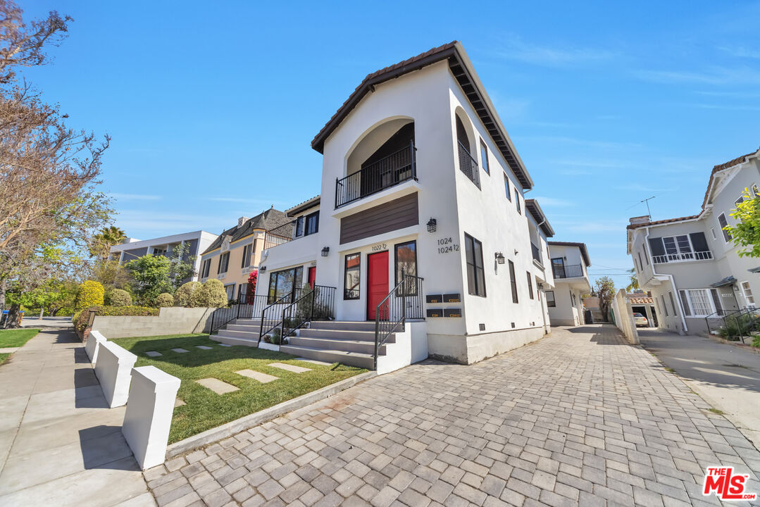 Los Angeles Condo: 1022 Masselin Avenue