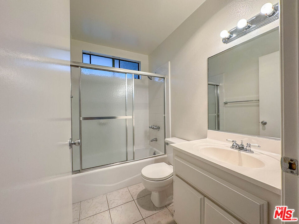 Los Angeles Condo: 2488-2490 Purdue Avenue