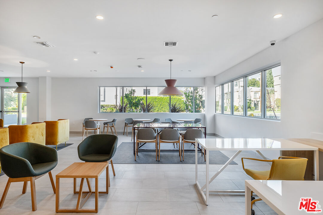 Los Angeles Condo: 2600 South Sepulveda Boulevard