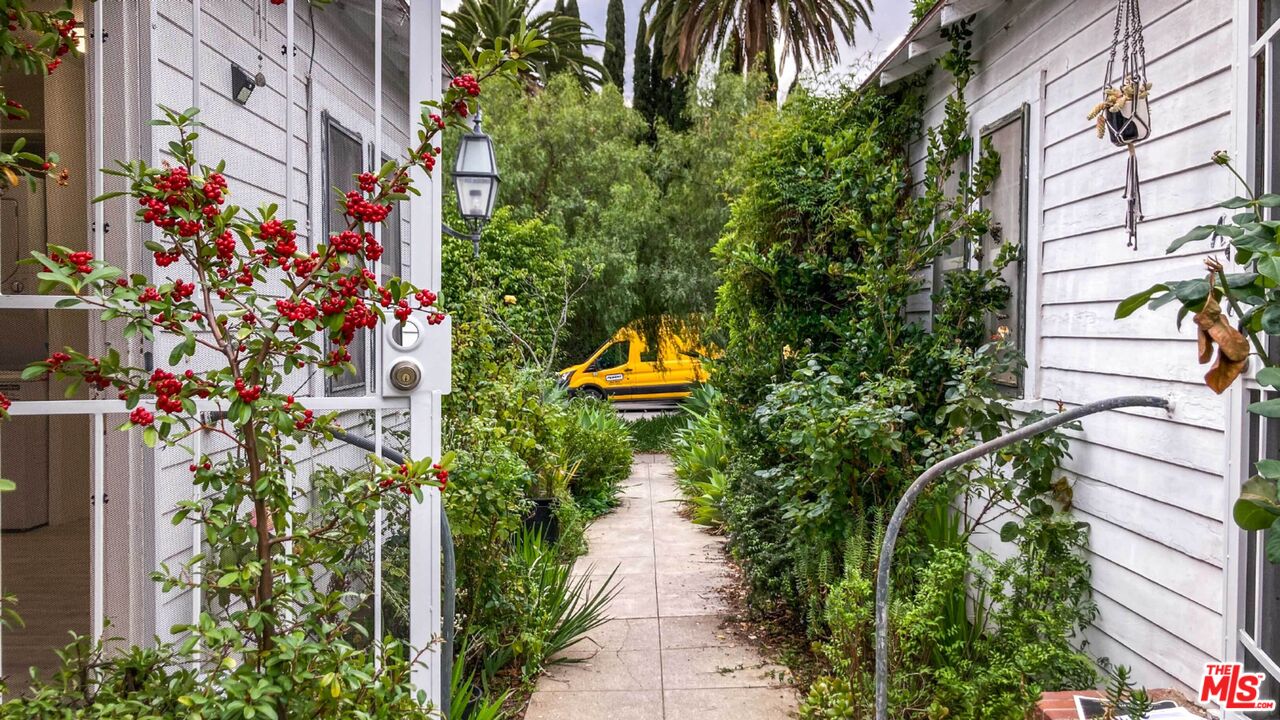 Santa Monica Condo: 1111 12th Street