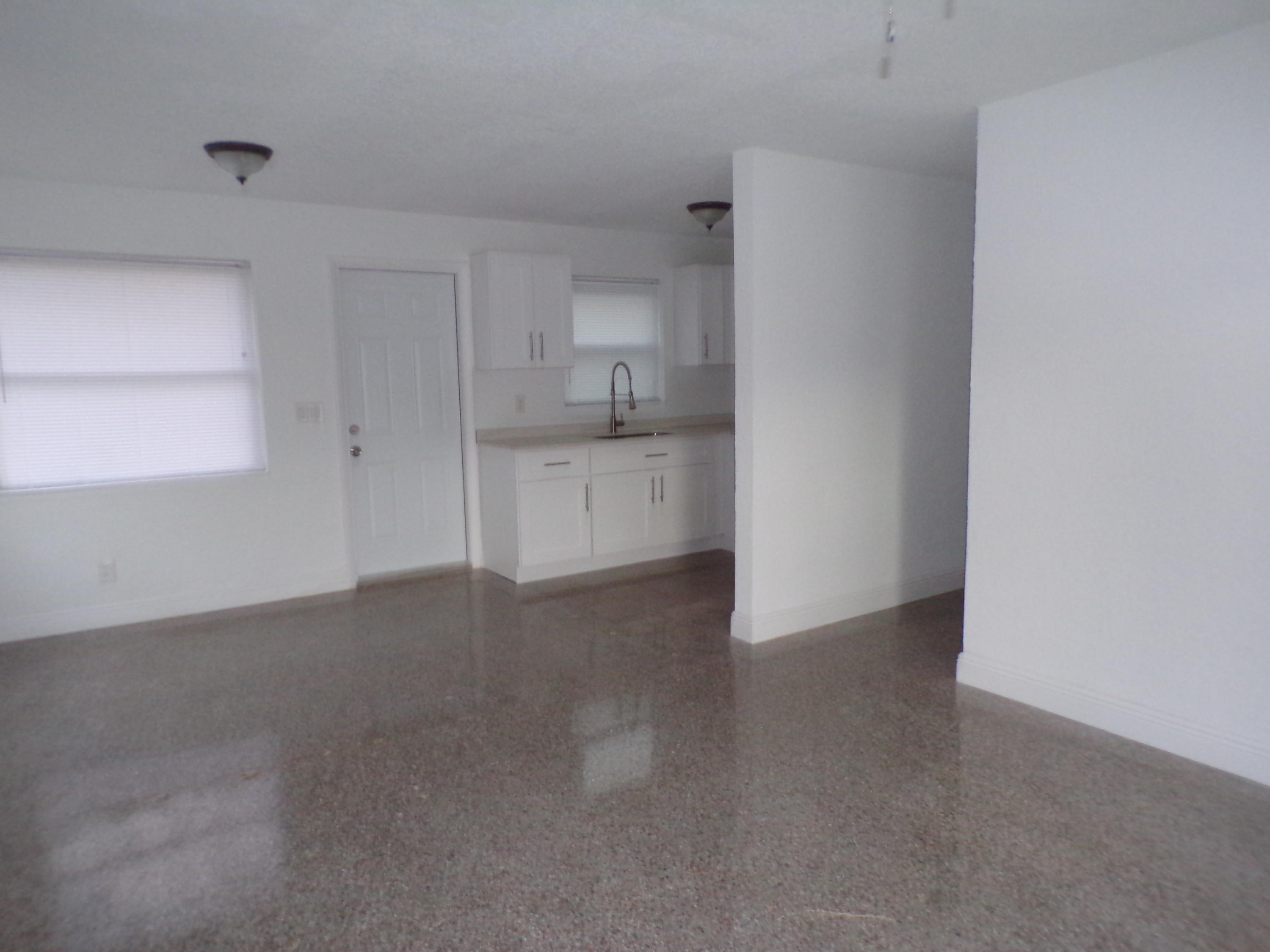 Riviera Beach Condo: 1572 West 31st Street