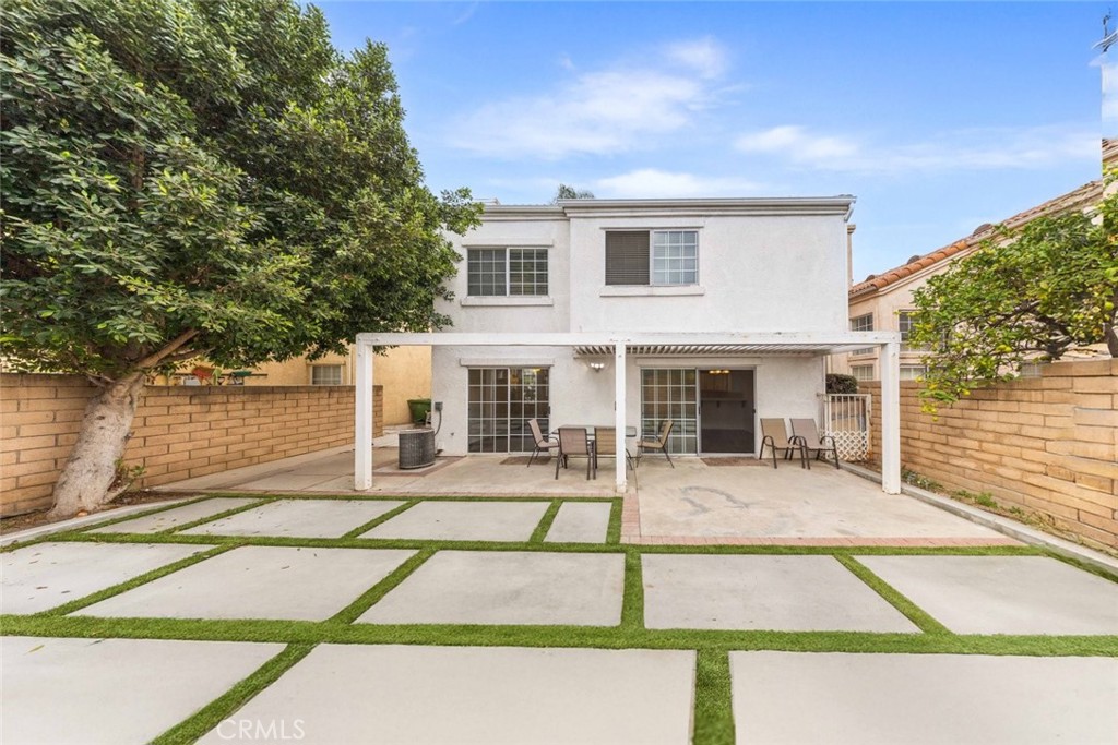 North Hollywood Condo: 7448 Bellingham Avenue