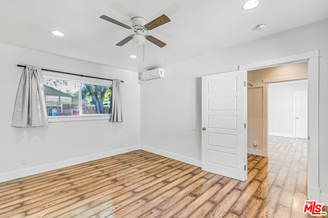 Valley Glen Condo: 5628 Buffalo Avenue