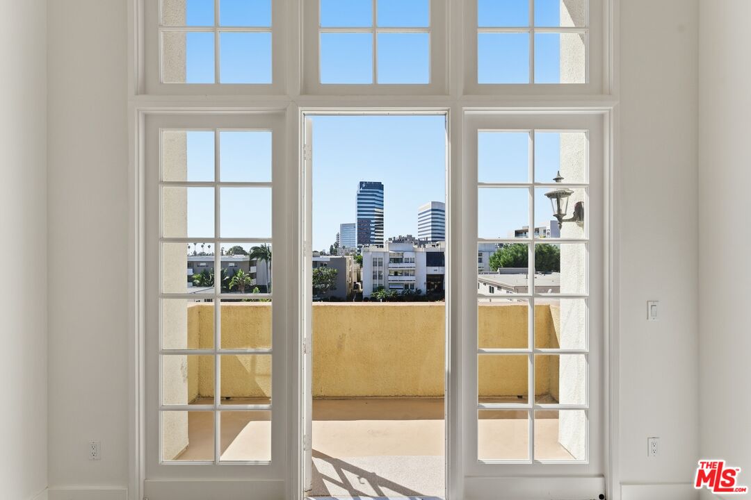 Los Angeles Condo: 1225 Armacost Avenue